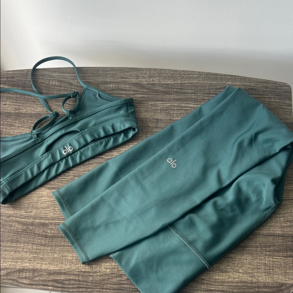 ALO Yoga Deep Green Bra and Leggings Set